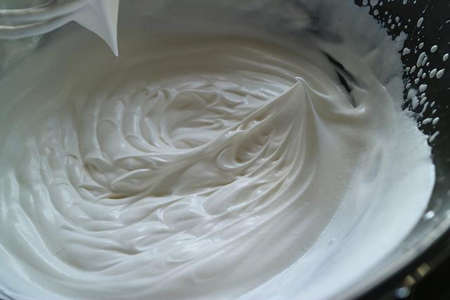 烘焙新手入门教程如何打发奶油,烘焙基础教学之打发淡奶油