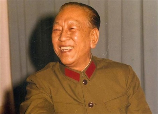 *世友许**听闻军中来了位高手，欲切磋武功，*飚耿**：你不是我的对手