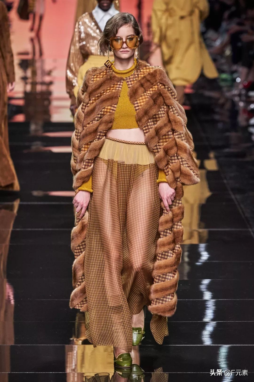 芬迪皮草中古,芬迪皮草经典款式是什么颜色的呢