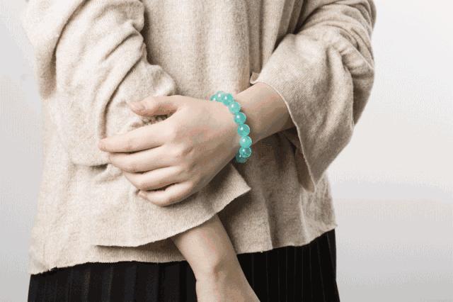 珠宝一般消磁用的是什么容器,珠宝里的消磁石有什么作用