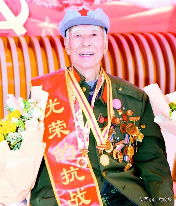 长津湖抗美援朝老兵跨时空对话,抗美援朝老兵看长津湖感动全场