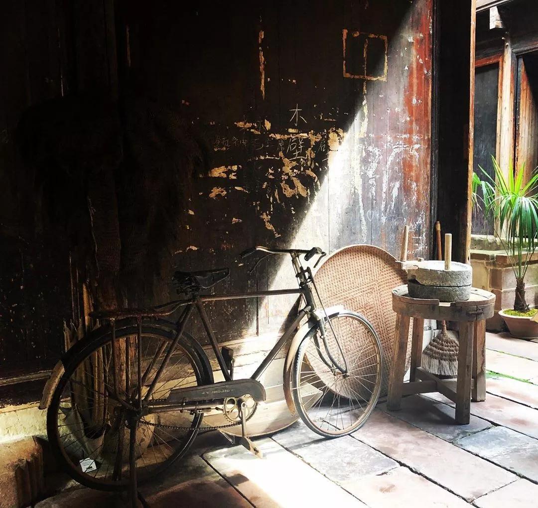 安徽大山废弃的古宅,安徽一座百年废弃的古宅