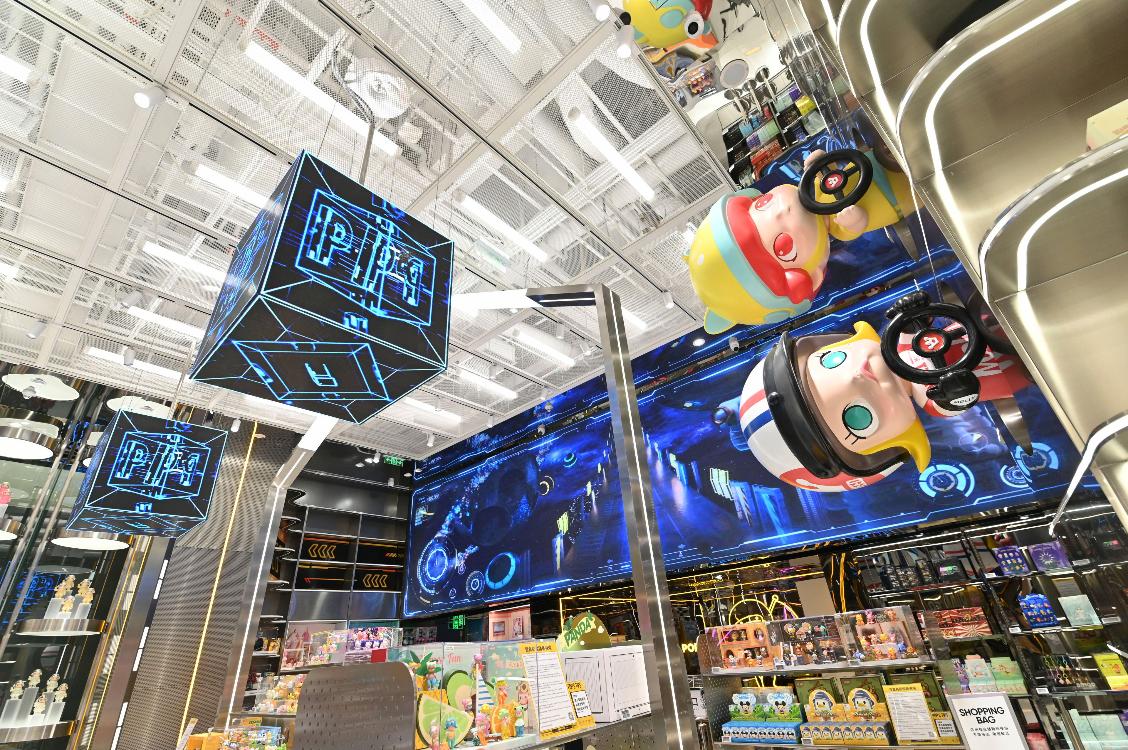 泡泡玛特北京国贸赛车主题店全新升级打造沉浸式购物体验