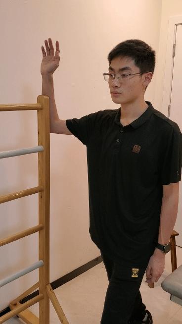 如何健身改善肩膀弹响,健身肩膀弹响