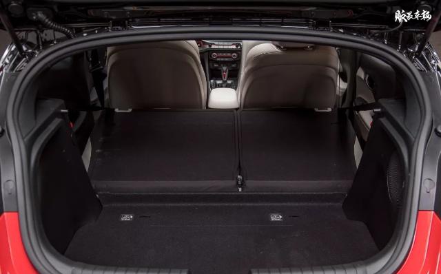 2013现代飞思二门跑车,大众小跑车与现代飞思