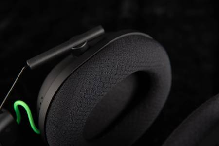 雷蛇旋风黑鲨v2x和v2pro有什么区别,雷蛇耳机旋风黑鲨v2玩吃鸡