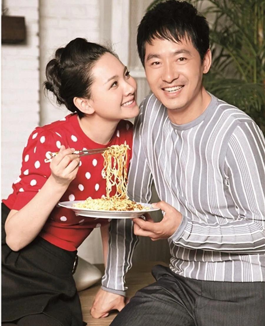 程莉莎老公比儿子重要,程莉莎和丈夫郭晓东甜蜜合影