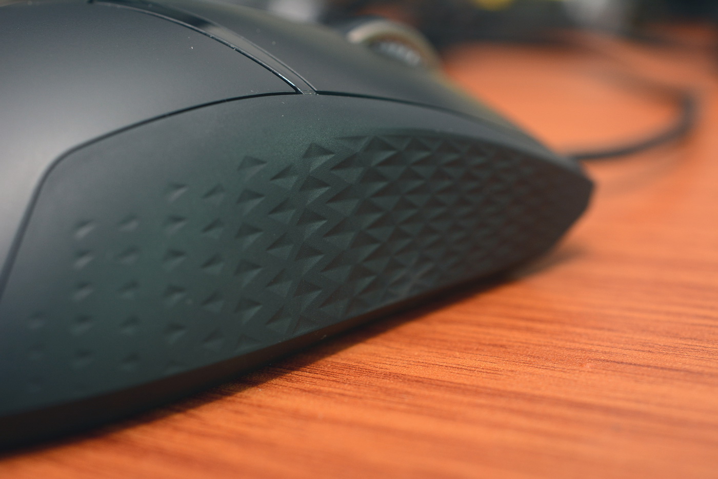 雷柏vt30幻彩rgb游戏鼠标 (雷柏vt300srgb鼠标)