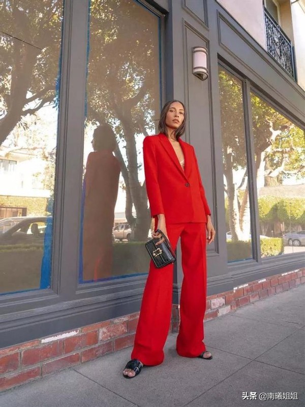 开春必买的外套高级时髦显气质,40岁女士过年外套气质高端穿搭