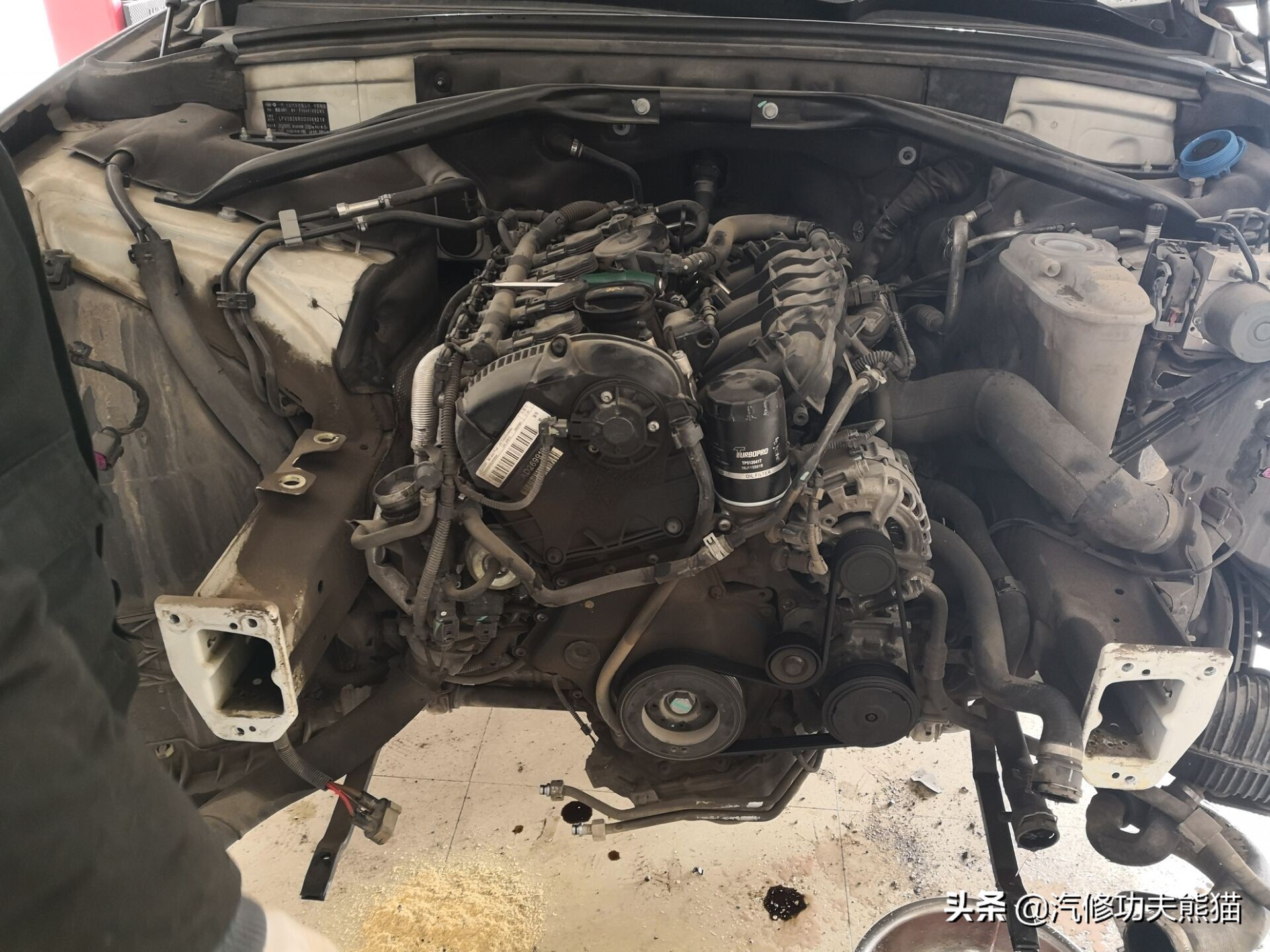 奥迪q53.2自吸发动机烧机油吗,12款奥迪q5发动机烧机油改进