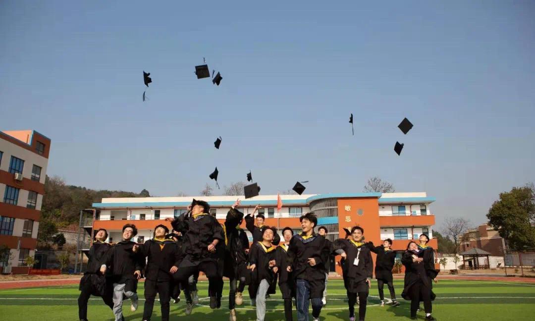 女生适合学美容吗,女生适合学甜品吗
