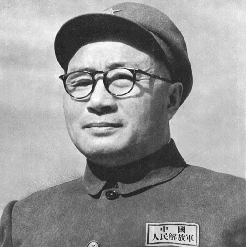 在十大元帅中，蒋介石说：论战术之奇，*伯承刘**数中国军界一绝