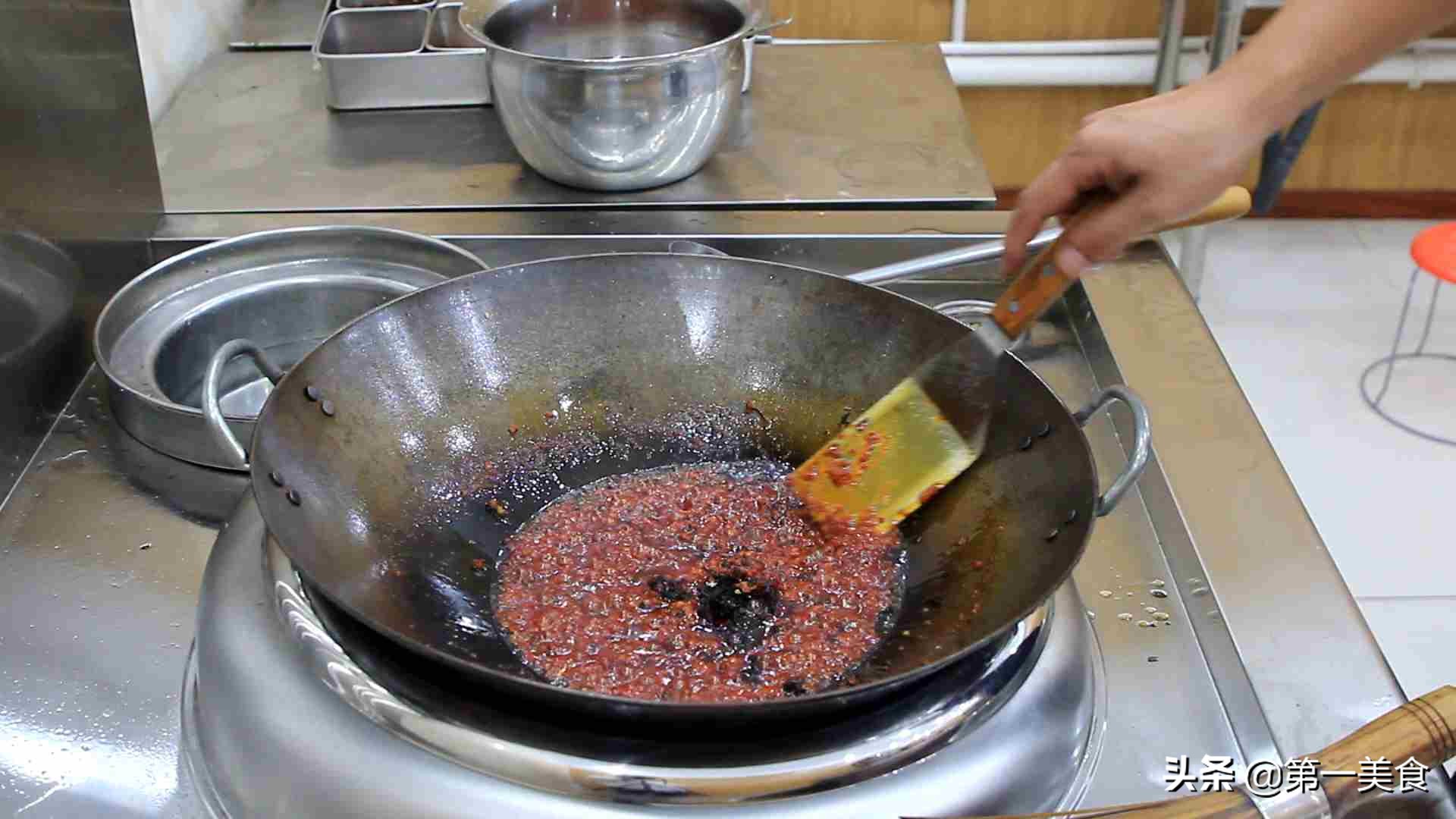 厨师长教底料,教你一个火锅底料的熬制方法