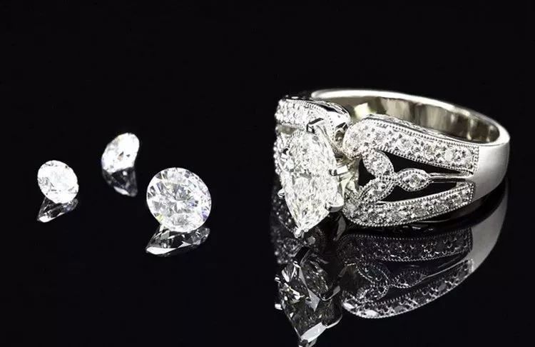 黄金、铂金钻戒戴久了，不如以前亮？怎么办？狮子优选珠宝课堂