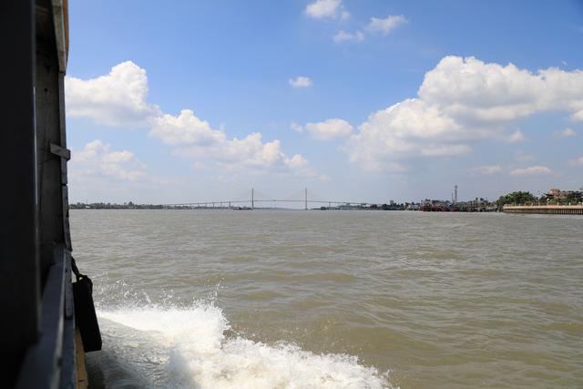 夜游湄公河在哪里看到景点,穿行在路上