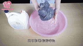 羽绒服放衣柜里会发霉怎么回事,羽绒服发霉的原因和解决方法