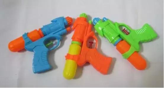 国航国内飞机携带行李规定,飞机允许携带行李箱最大尺寸