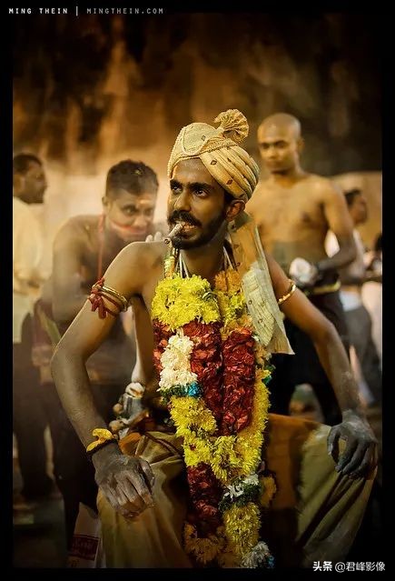 35mm和50mm哪个拍人像好,35mm拍人像广角