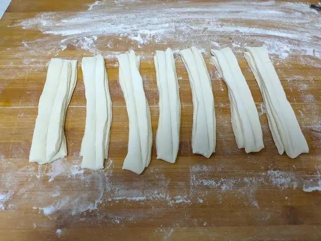 街边早餐店里30年专业炸油条秘方,早餐店油条秘制配方记住2个诀窍