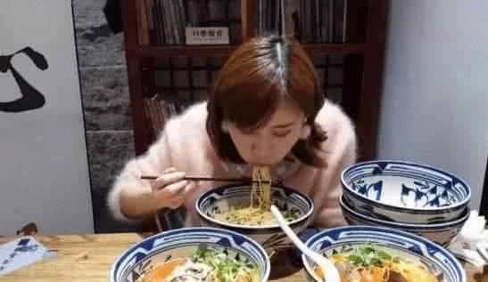 明星开饭店倒闭,孟非和岳云鹏开面馆视频