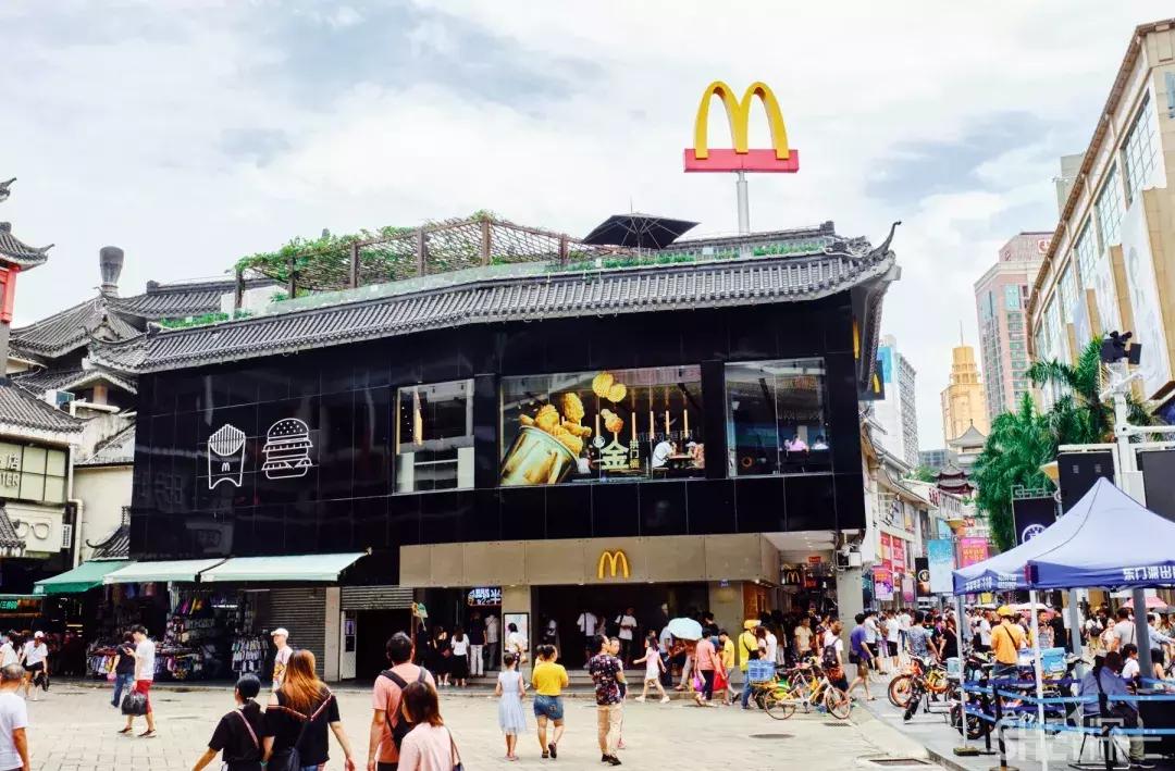 这里是东方世界,这里是东门英语怎么说