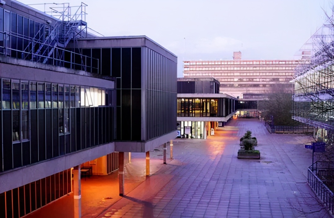 今天我们聊下巴斯大学怎么样，以及英国留学一年的红利问题