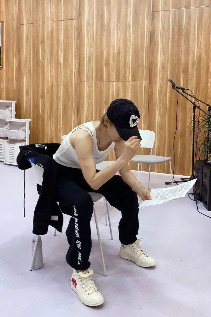 今年流行的鞋子帆布鞋,帆布鞋时尚与运动的完美结合