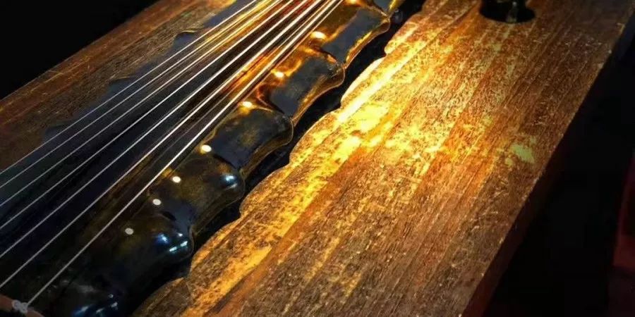 古琴入门怎样选择合适自己的古琴,落霞古琴和伏羲古琴有什么区别