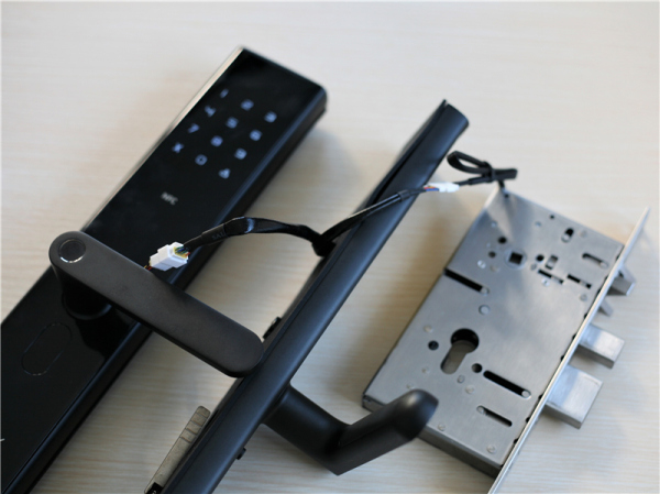 自己安装智能锁要注意什么,家装智能锁怎么安装