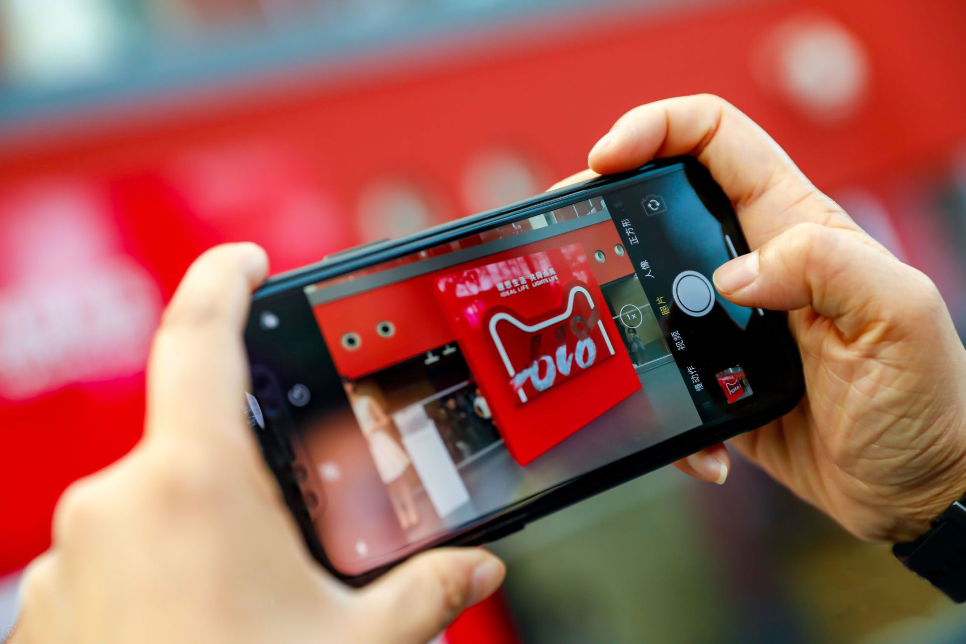 大连一女士成全国前10“剁手*党**”天猫618、双11快递摆满客厅