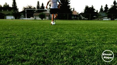 简单又实用的过人技巧足球,足球过人技巧空中摆动腿