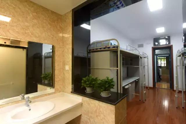 西安商贸科技技术学校宿舍,西安高新职业技术学院宿舍