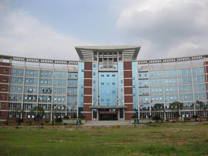 娄底卫校与娄底职业学院哪个好,娄底卫校有护理专业吗