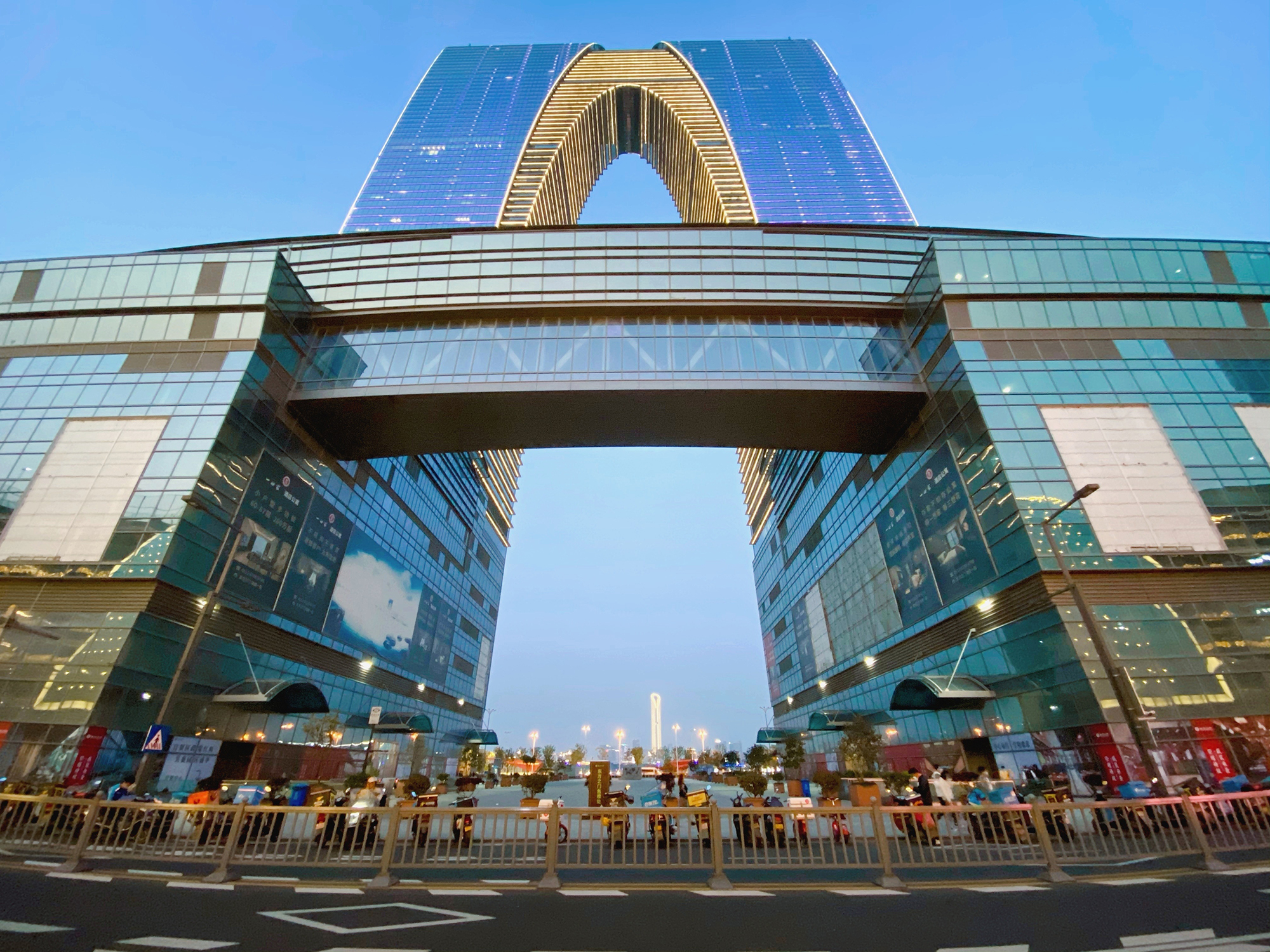 苏州东方之门秋裤,总结下苏州东方之门的建筑特点