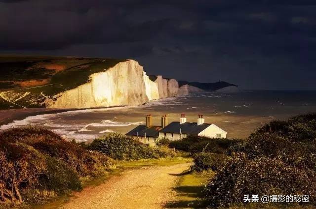 ps曲线上的文字,ps怎么用曲线调整图片部分亮度