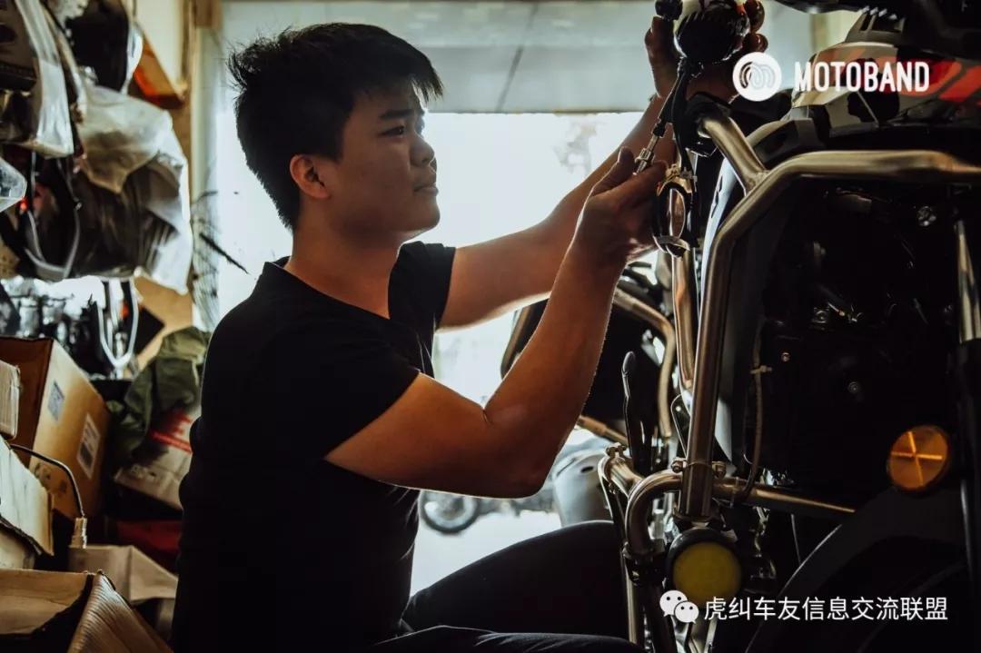 贝纳利幼狮500辐条轮爆胎,贝纳利幼狮500公路版改牌照架