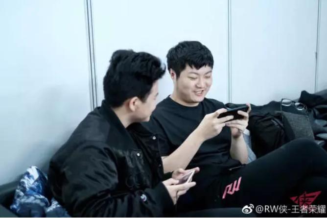 王者荣耀：雷兽白昼王子，夺冠NESO，TA微博3位新人进AG