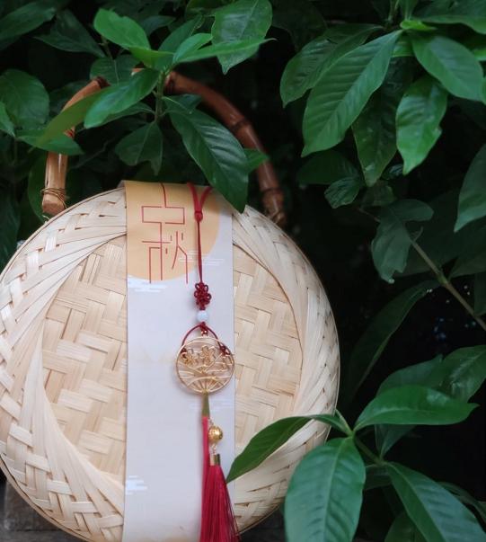 中秋创意礼盒包装空盒子,中秋月饼礼盒通版牛皮纸包装案例