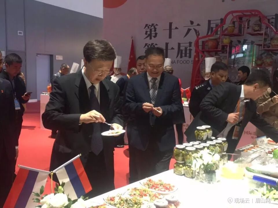 一泡而红!四川这座小城已火向全球,今天万人齐聚!