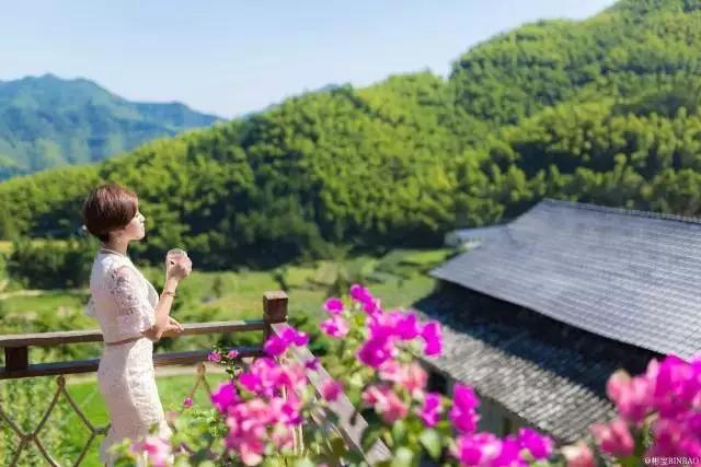 独自旅行的好处和挑战英语对话,独自旅行带来的感受