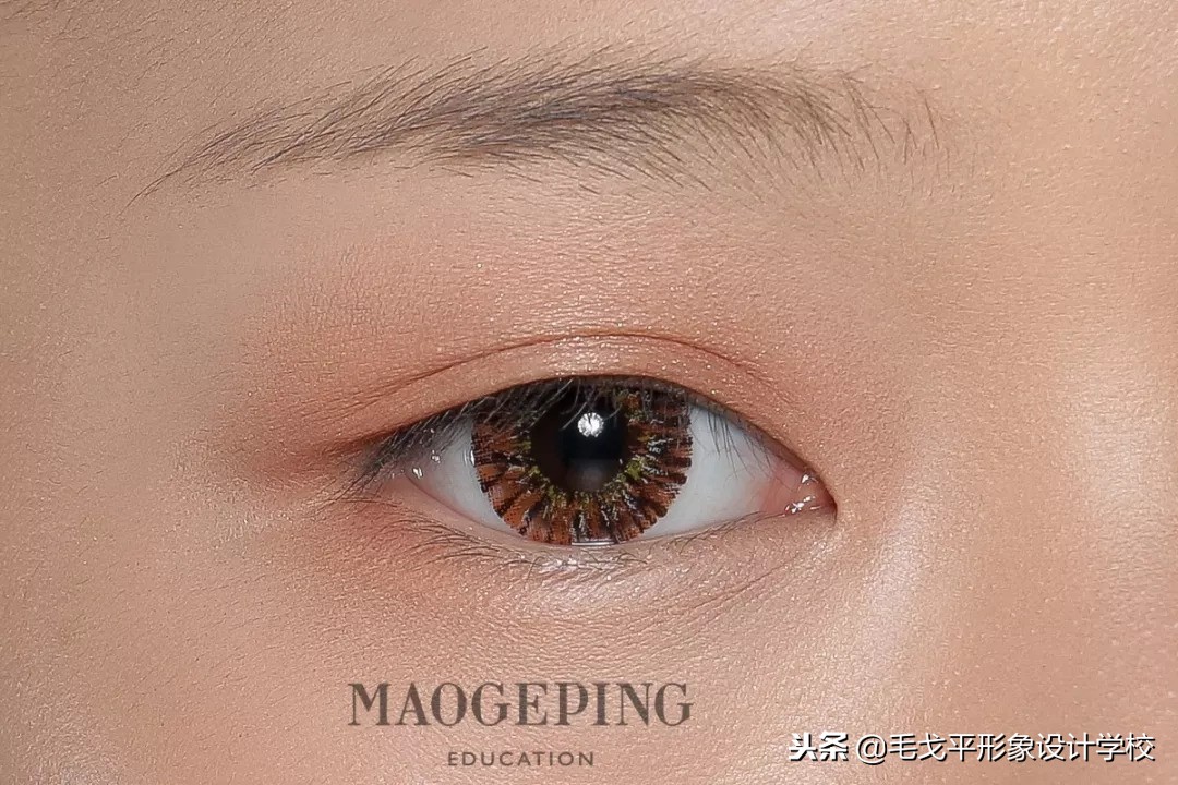 怎么画出整容脸,怎样画超干净的素颜卧蚕眼妆