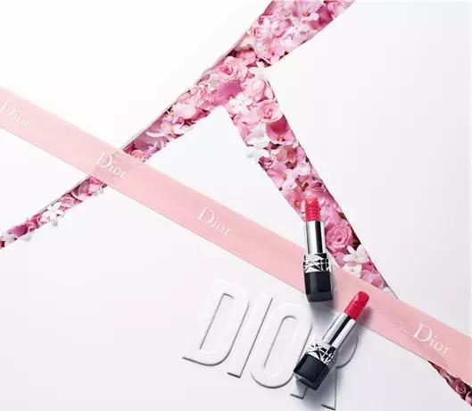 告白口红、限定美妆、多重组合解锁少女心，这个七夕谁最“撩”？