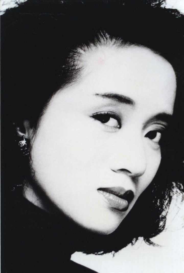 梅艳芳百变天后的陨落及未解之谜,梅艳芳百变天后的生活