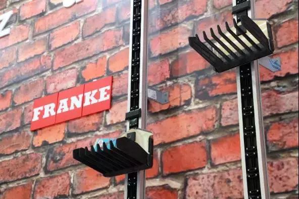 「M.产品」垂直式传送带，让食物从“天上掉下来”