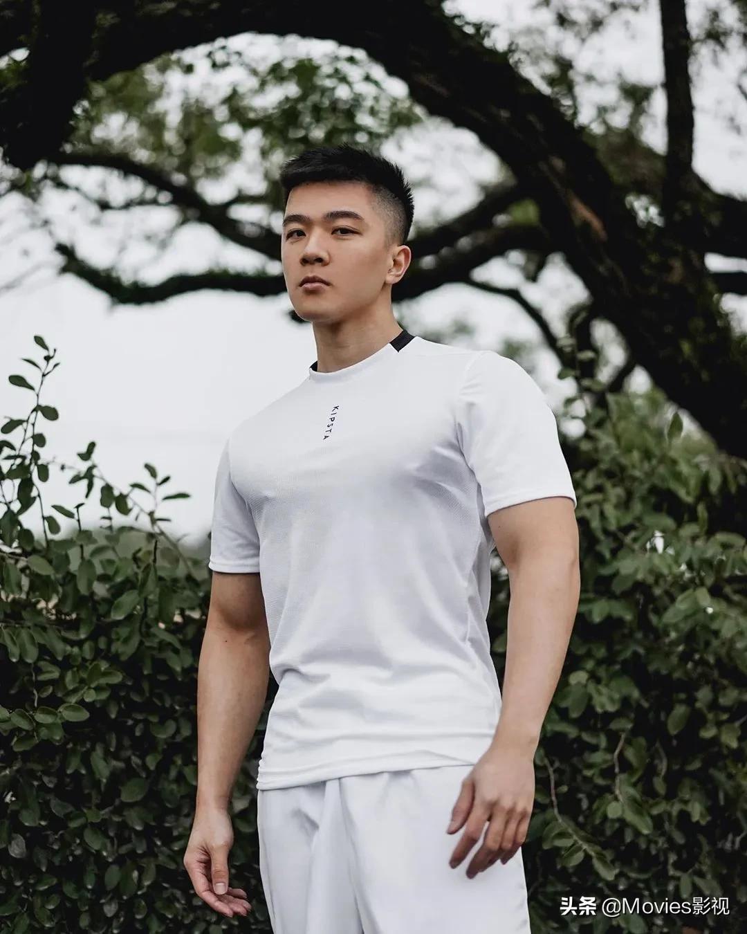 穿短裤比汪小菲还好看！奶凶腱子肉小狼狗，浴室照疯狂撩粉！