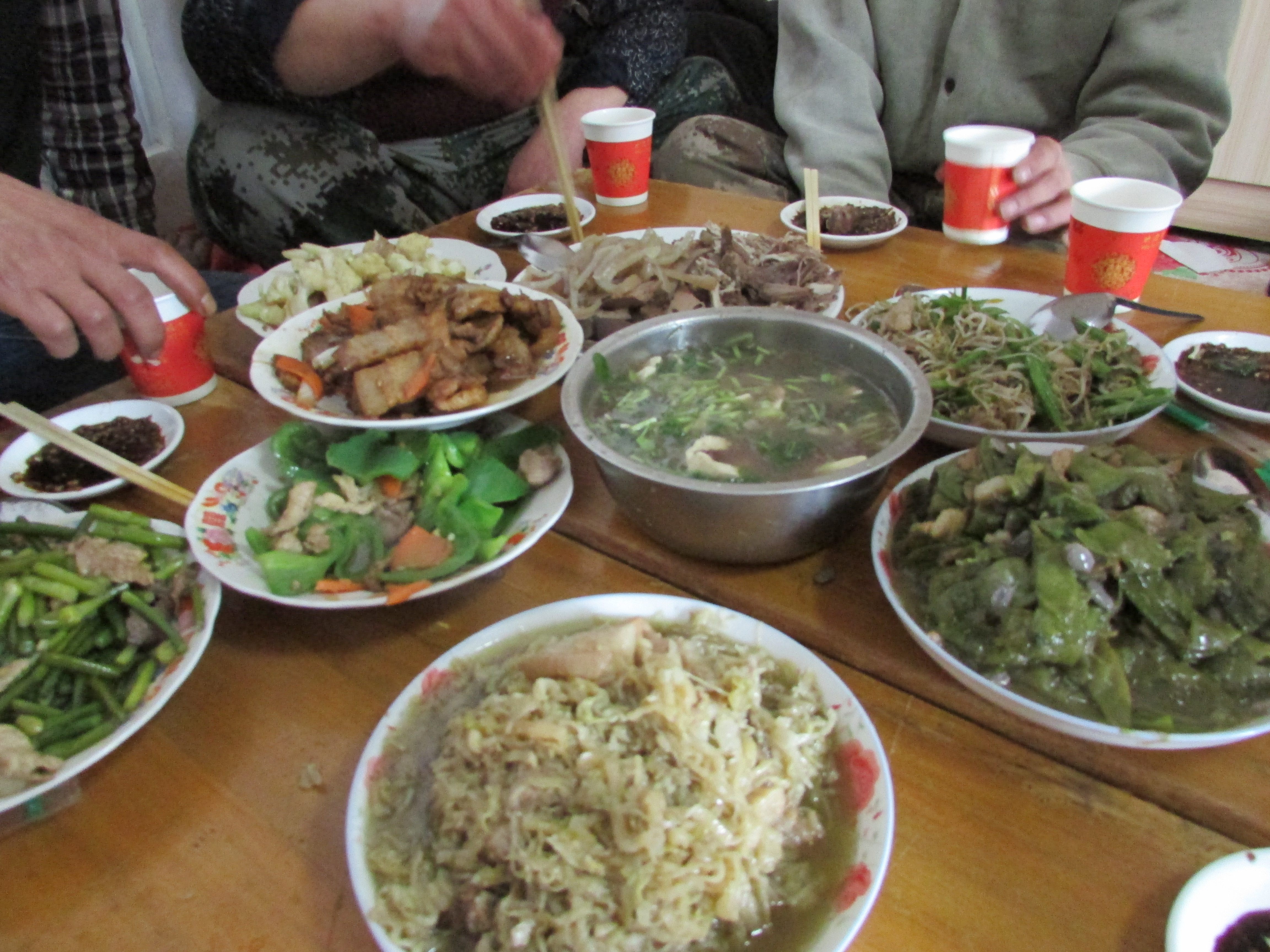 东北杀年猪来吃猪肉,老东北杀年猪