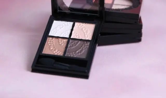 小姐姐化妆上妆,小姐姐的口红妆