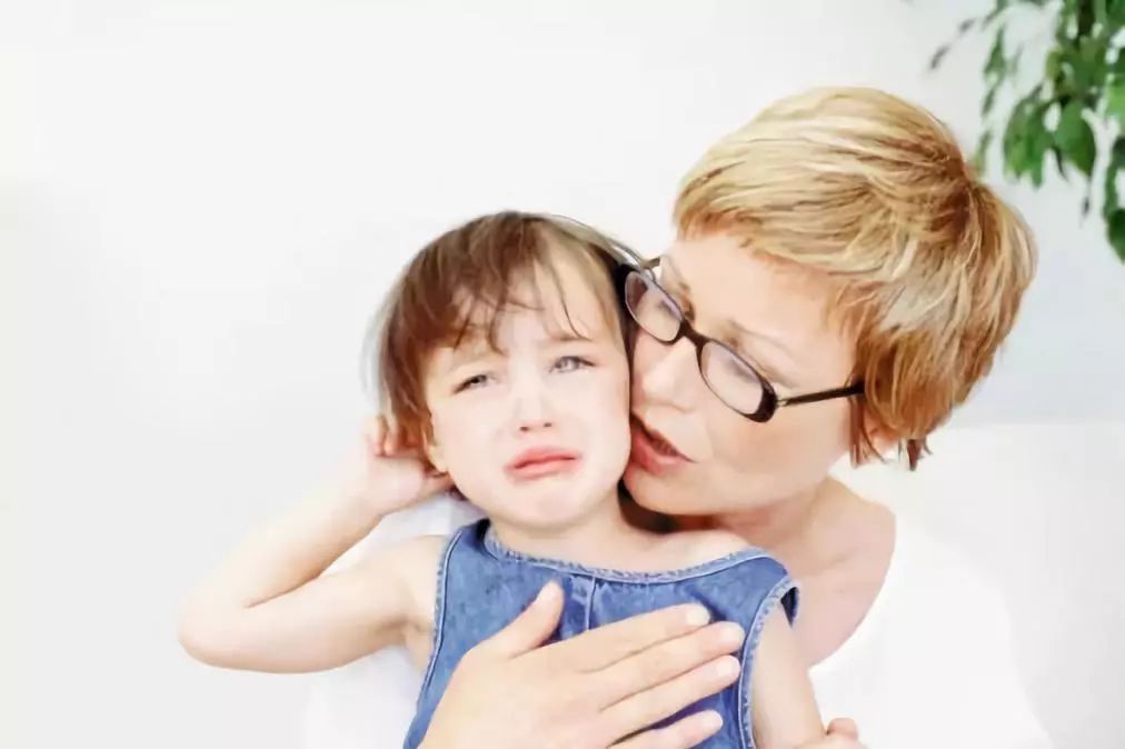 孩子烫伤医生包扎好回来怎么护理,孩子烫伤后家庭急救