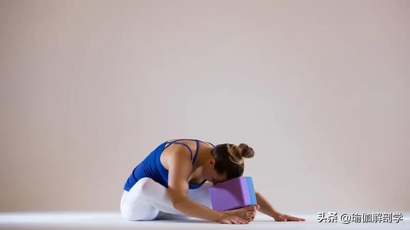 腰痛瑜伽动作大全,瑜伽缓解腰疼背疼