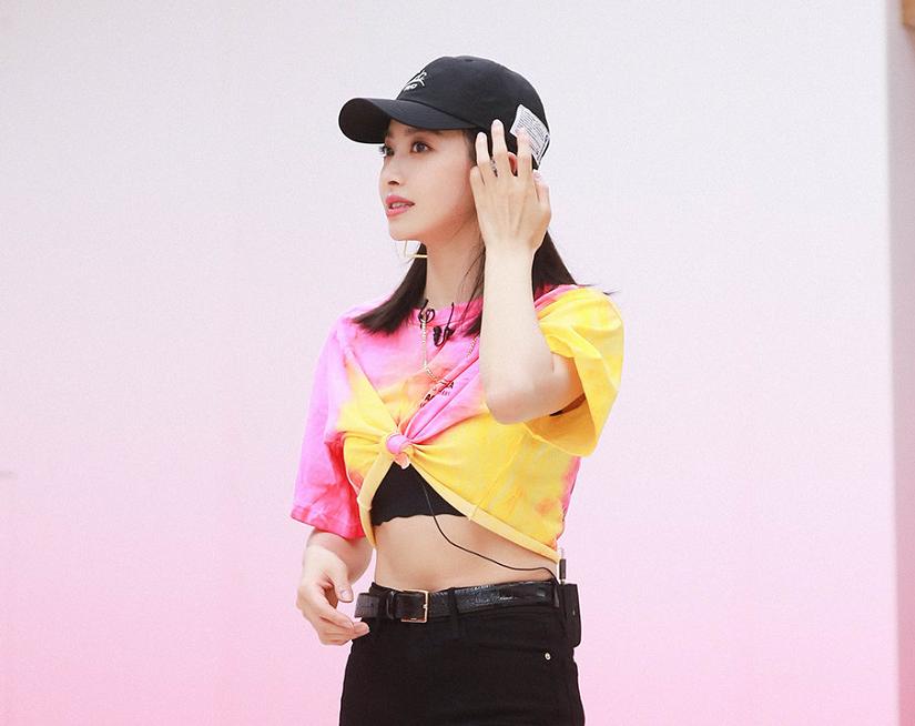 fx宋茜雪莉回归采访,fx组合宋茜从中国回去韩国看雪莉